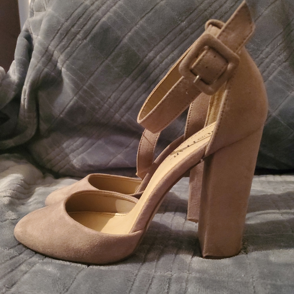 Azra Block Heel Pump